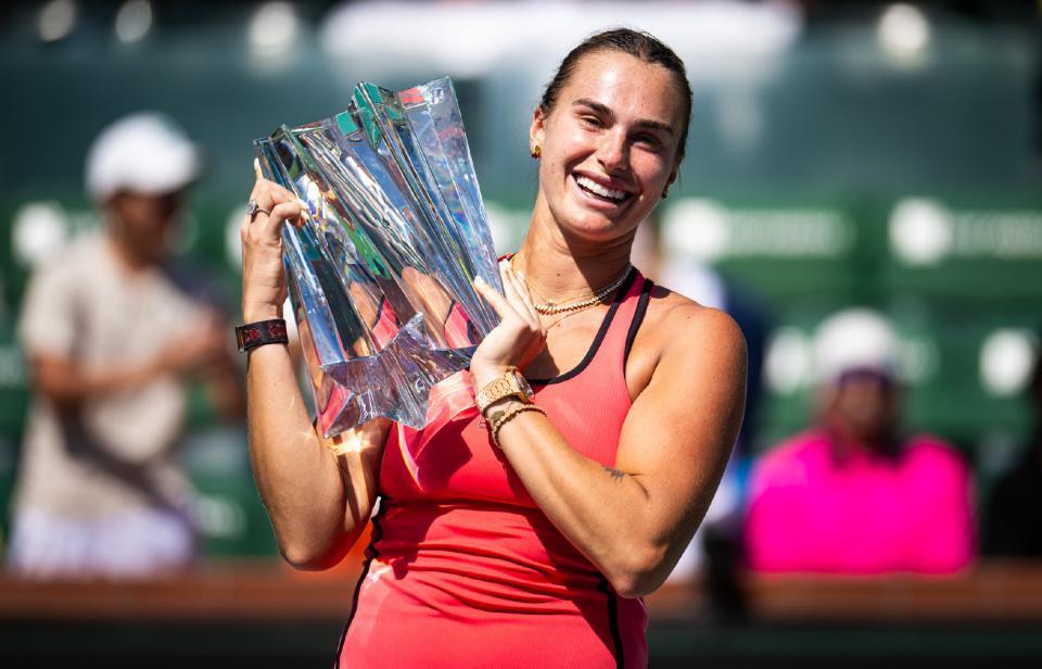 爱游戏GAMING平台-挽救赛点！萨巴伦卡2-1逆转莱巴金娜 印第安维尔斯站夺冠连创纪录